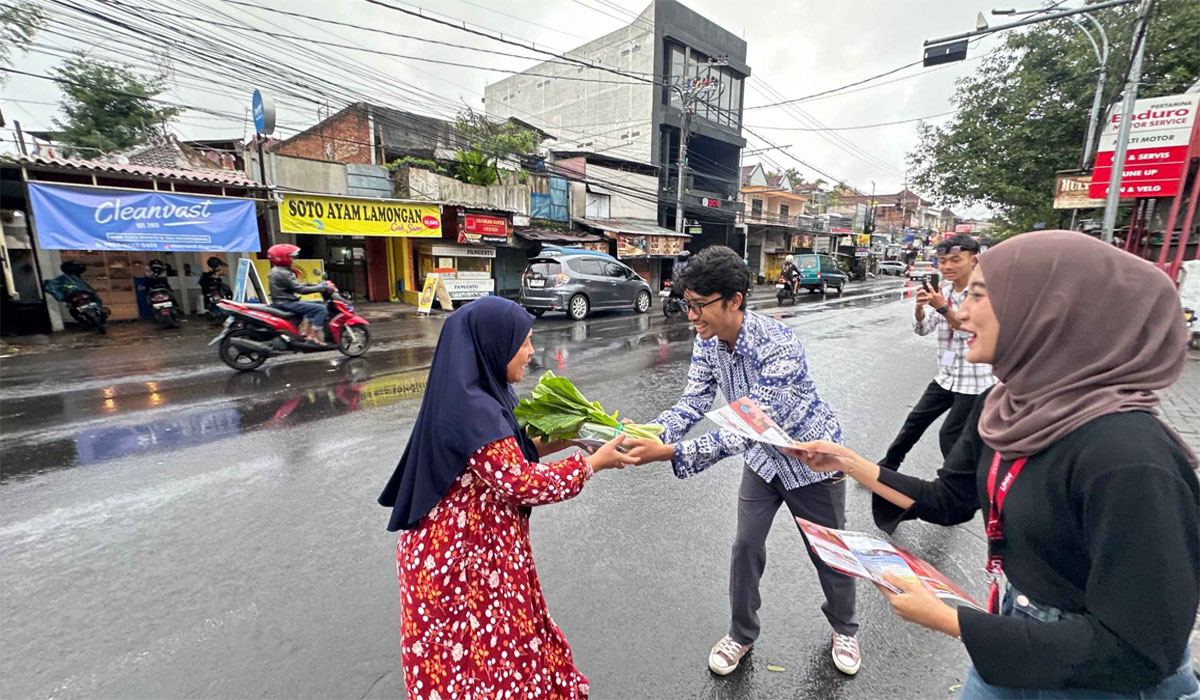 Berbagi Nutrisi di Bulan Suci: Agribisnis UMM Distribusikan Sayur Segar